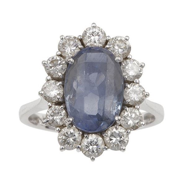 Sapphire and diamond cluster ring. Sapphire with no indications of heating