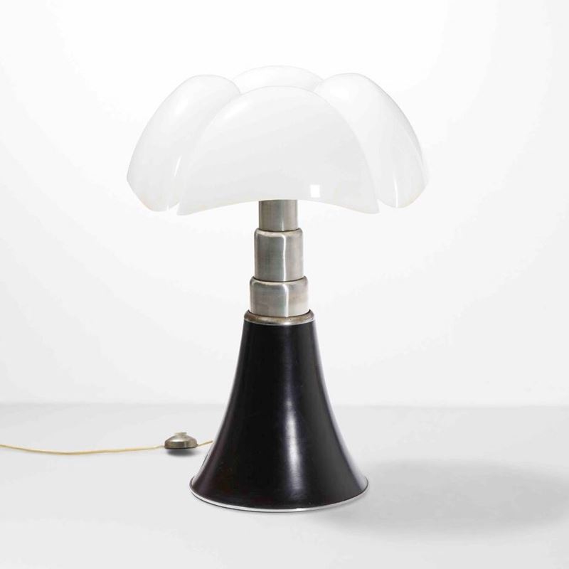 Gae Aulenti : Lampada da tavolo mod. Pipistrello  - Asta Design Lab - Cambi Casa d'Aste