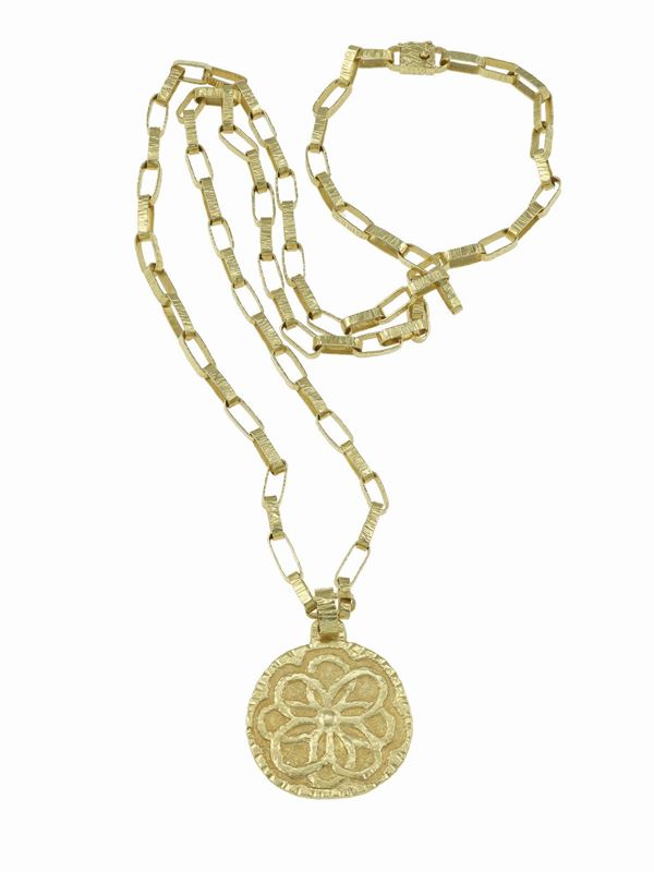 Gold necklace and pendant. Signed Sforza