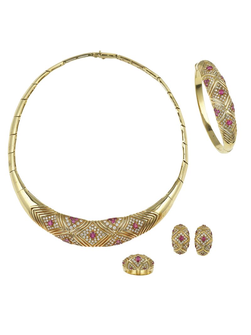 Parure composta da girocollo, anello, bracciale ed un paio di orecchini con diamanti e rubini  - Asta Fine Jewels - Cambi Casa d'Aste
