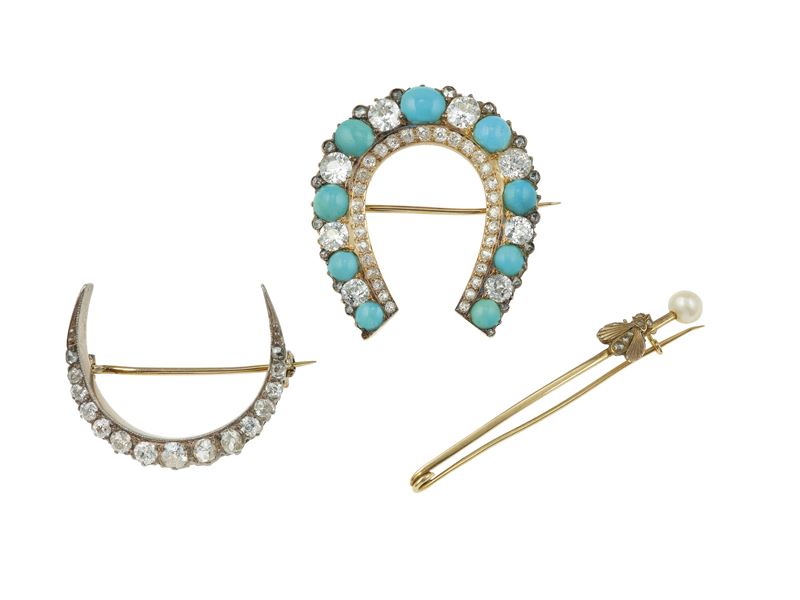 Three gold, diamonds, turquoise and pearl brooches  - Auction Fine Jewels - Cambi Casa d'Aste