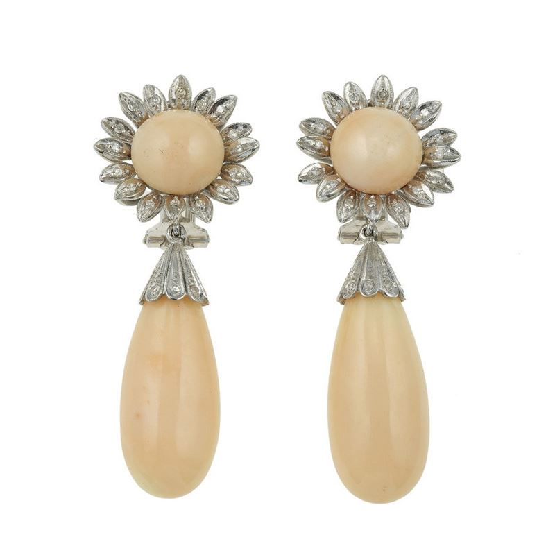 Pair of coral, diamond and gold earrings  - Auction Fine Jewels - Cambi Casa d'Aste
