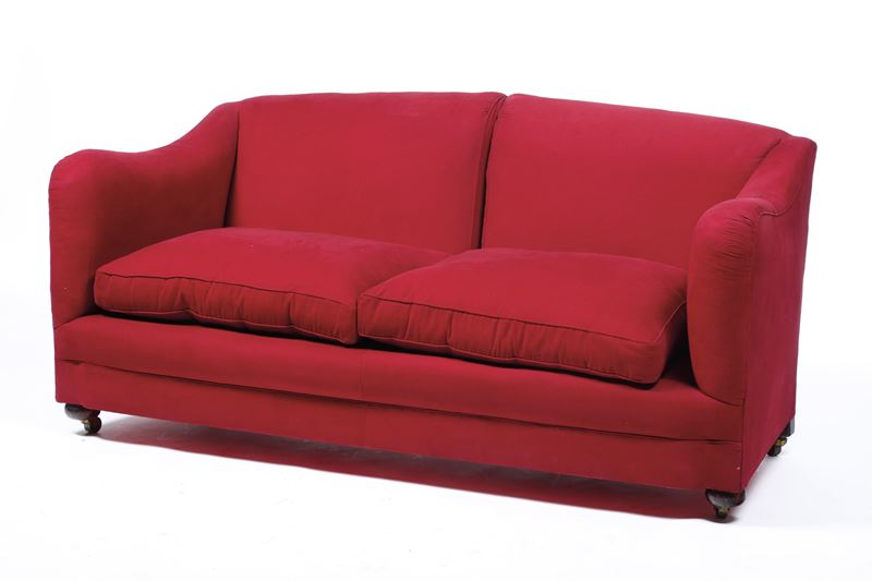 Divano imbottito con rivestimento in tessuto rosso  - Auction Antique - Cambi Casa d'Aste