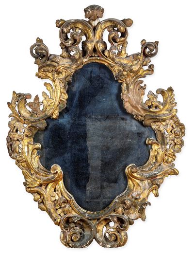 Specchiera Sagomata con Cornice in Legno Intagliato e Dorato, XVII Secolo