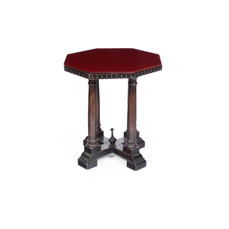 Tavolino in legno intagliato con piano ottagonale  - Asta Antiquariato  - Cambi Casa d'Aste