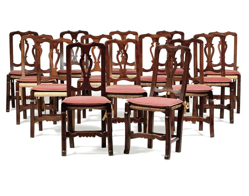 Sedici sedie in noce, 11 del XVIII-XIX secolo e 5 in stile  - Auction Antique - Cambi Casa d'Aste
