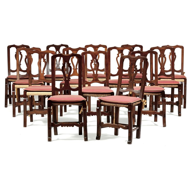 Sedici sedie in noce, 11 del XVIII-XIX secolo e 5 in stile  - Asta Antiquariato  - Cambi Casa d'Aste
