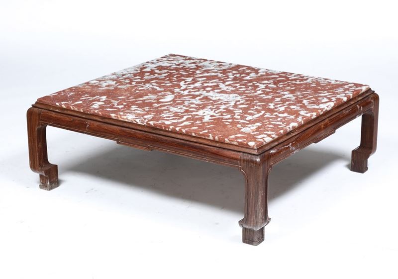 Tavolino basso in stile orientale con piano in marmo  - Auction Antique - Cambi Casa d'Aste