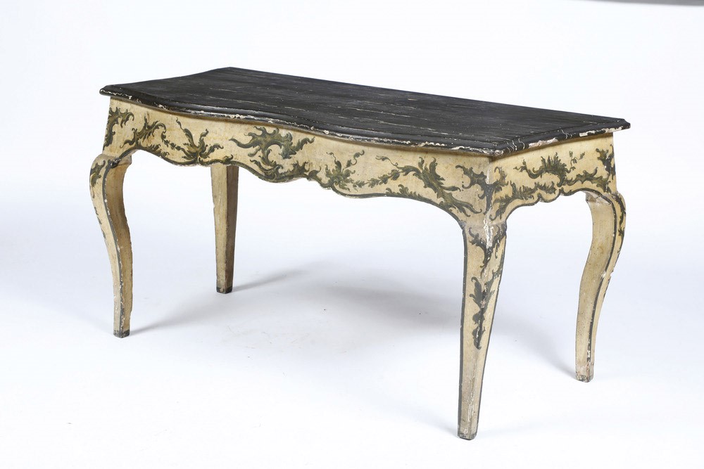 Scrivania a Due Cassetti in Legno Dipinto. XVIII Secolo