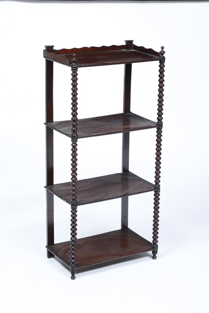 Etagere in legno con colonnine tornite. XIX secolo  - Asta Antiquariato  - Cambi Casa d'Aste
