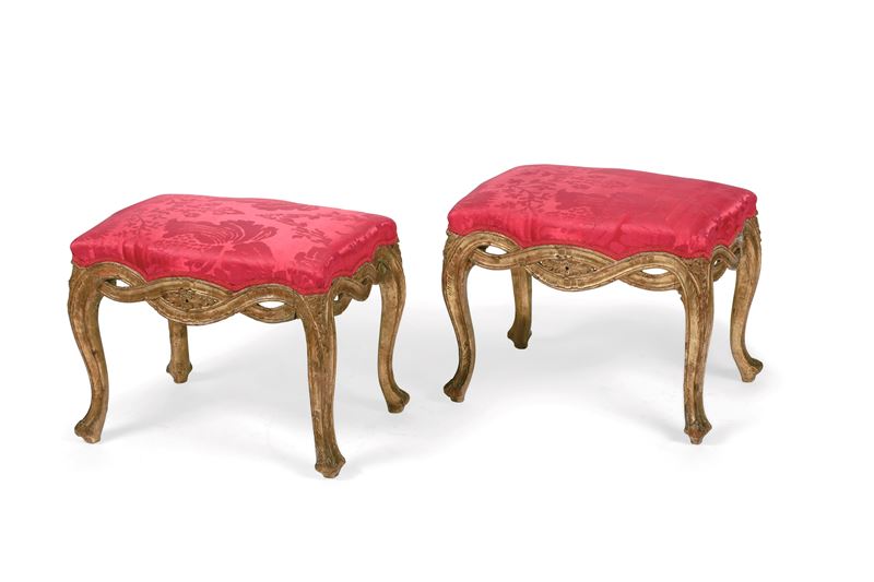 Coppia di panchetti in legno intagliato e dorato. Francia XVIII secolo  - Asta Dimore Italiane - Cambi Casa d'Aste