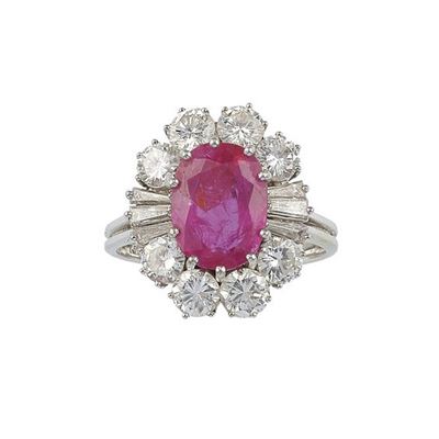 Anello con Rubino Burma di 3.00 Ct Circa, Nessuna Indicazione di Trattamento Termico, e Diamanti ...
