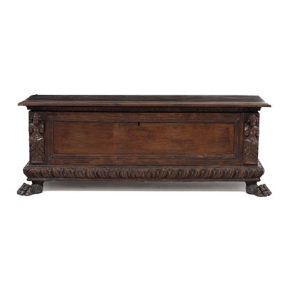 Cassapanca in Legno Intagliato. XVIII Secolo