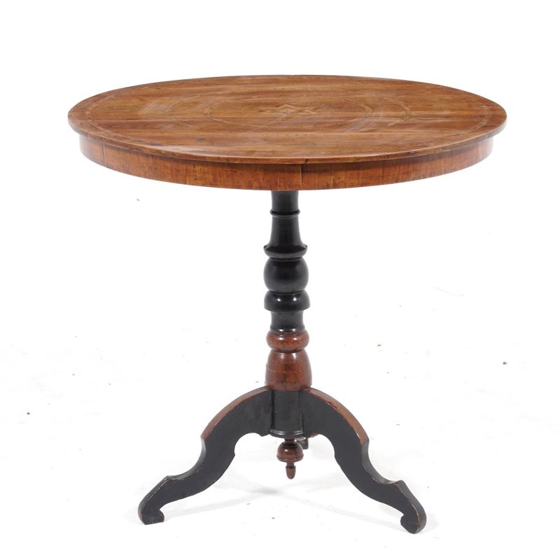 Tavolino tondo con piano lastronato ed intarsiato. XIX secolo  - Auction Antique - Cambi Casa d'Aste