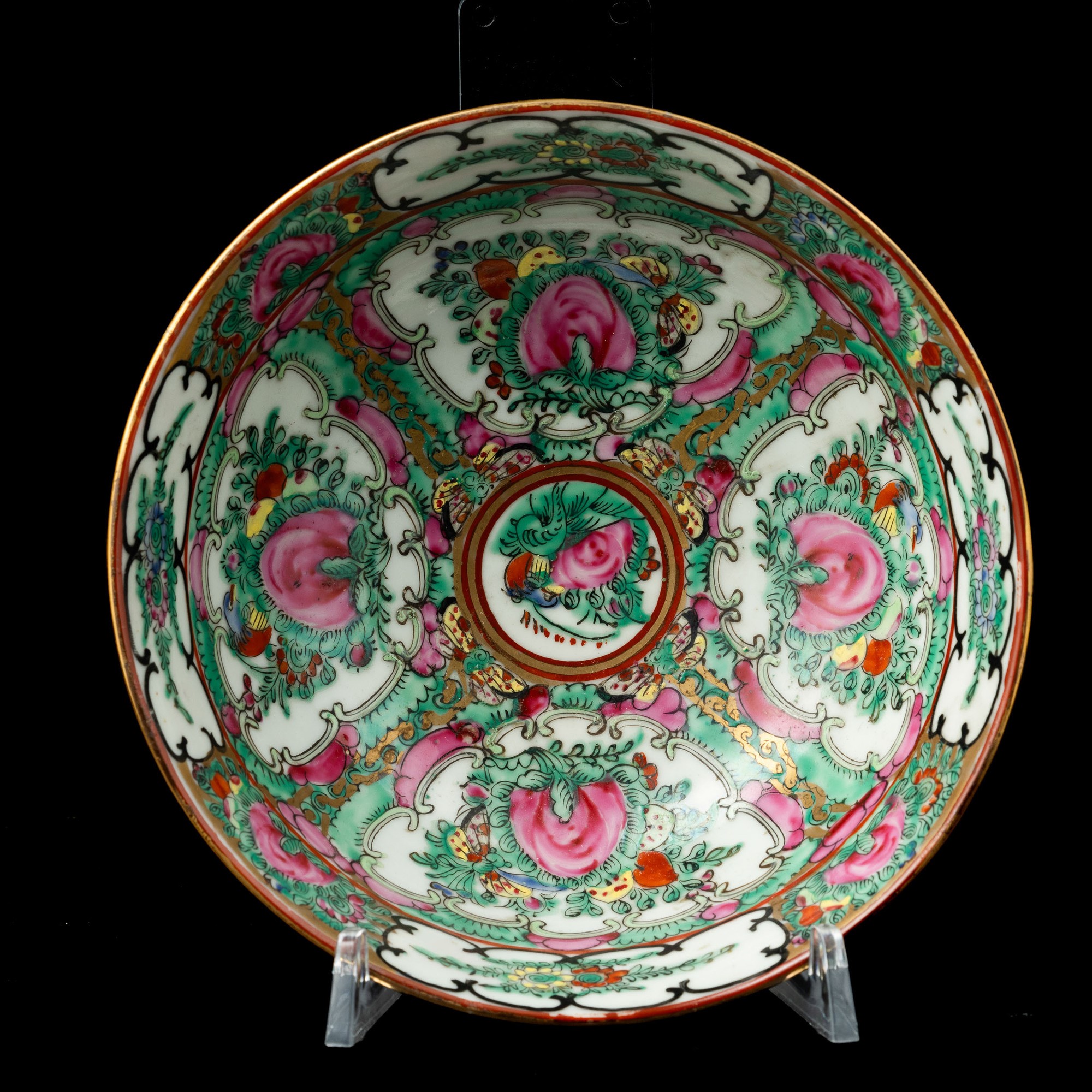 Ciotola in porcellana Famiglia Rosa con motivi floreali, Canton, Cina, Dinastia Qing, XIX secolo,...