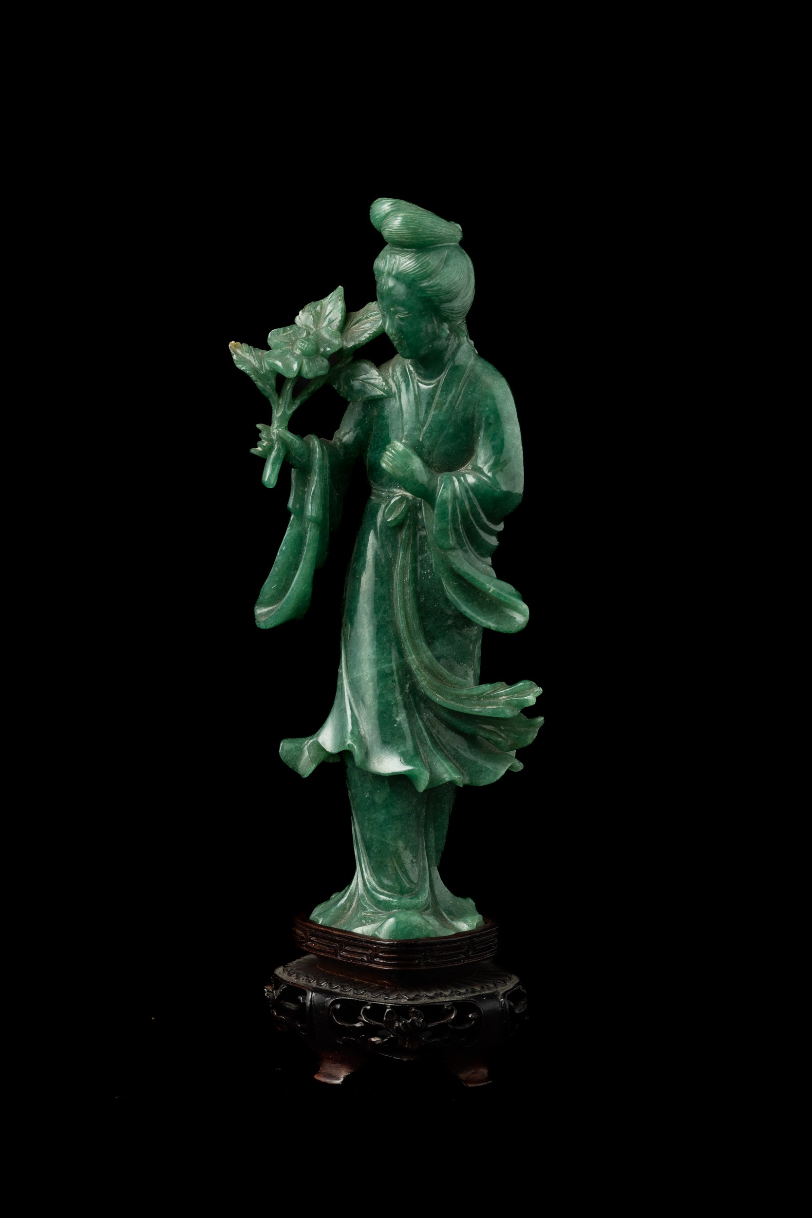 Figura di Fanciulla in Giada Spinacio, Cina, Dinastia Qing (1644-1912)