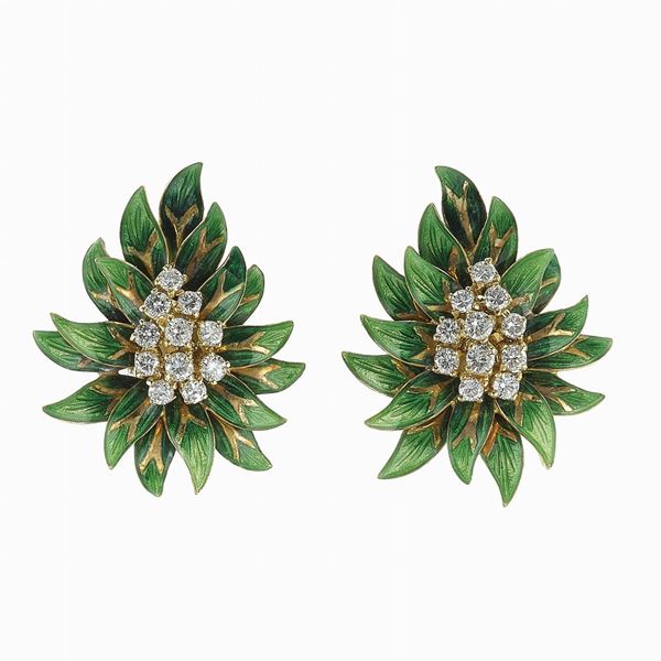 Orecchini con smalti e piccoli diamanti