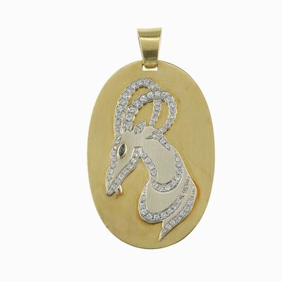 Pendente “Capricorno” con diamanti e zaffiro, in oro giallo 750/1000