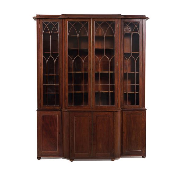 Credenza a due corpi in legno. XIX-XX secolo