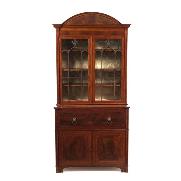 Mobile credenza a due corpi, XIX secolo