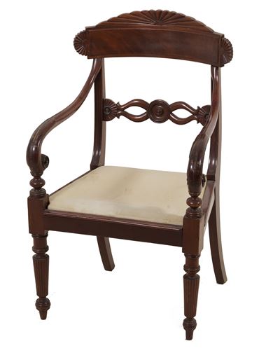 Poltrona Carlo X in Legno Intagliato. XIX Secolo
