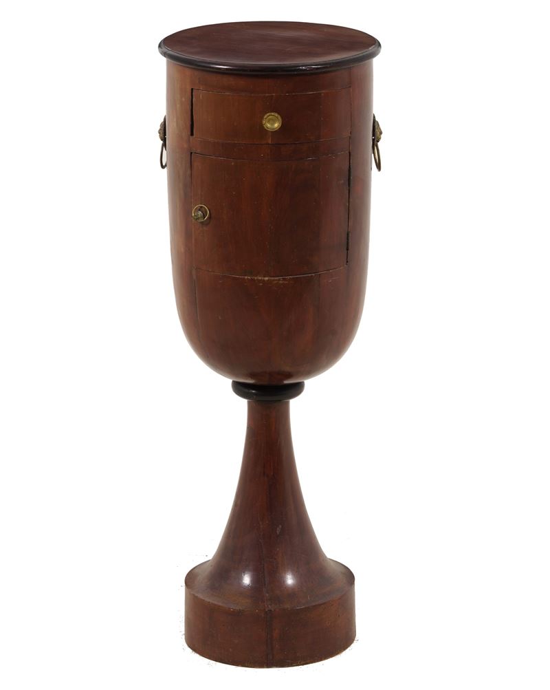 Comodino in legno ad un'anta ed un cassetto. XIX secolo  - Asta Antiquariato - Cambi Casa d'Aste