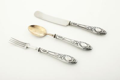 Set di forchette, coltelli e cucchiaini in argento, Italia, XX secolo
