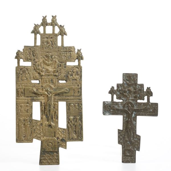 Due crocifissi in bronzo. Russia XIX secolo
