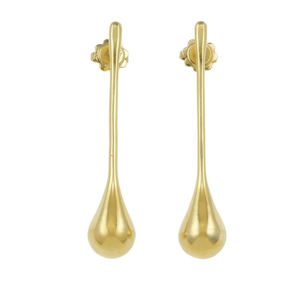 Pair of gold earrings. Signed Cusi