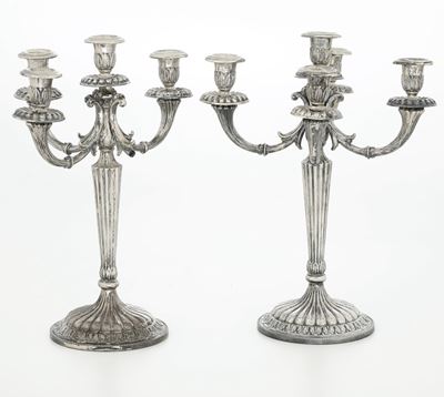 Coppia di Candelabri a 5 Luci. Argenteria Italiana del XX Secolo