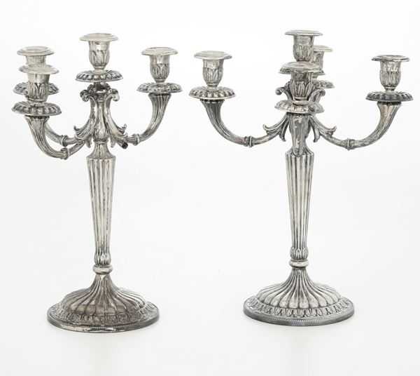Coppia di candelabri a 5 luci. Argenteria italiana del XX secolo