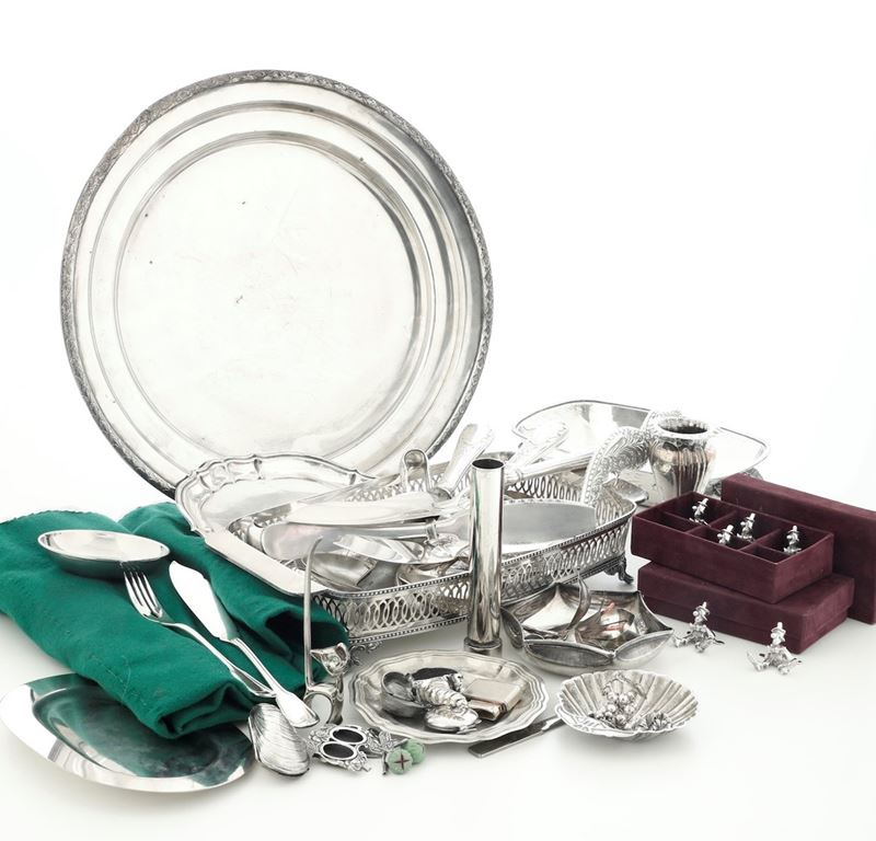 Lotto di oggetti in metallo argentato  - Auction Silverware - Cambi Casa d'Aste