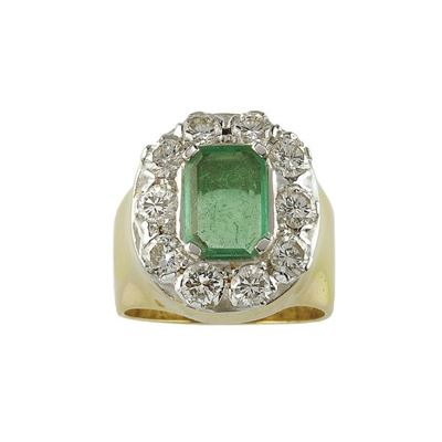 Anello con Smeraldo Colombia e Diamanti a Contorno