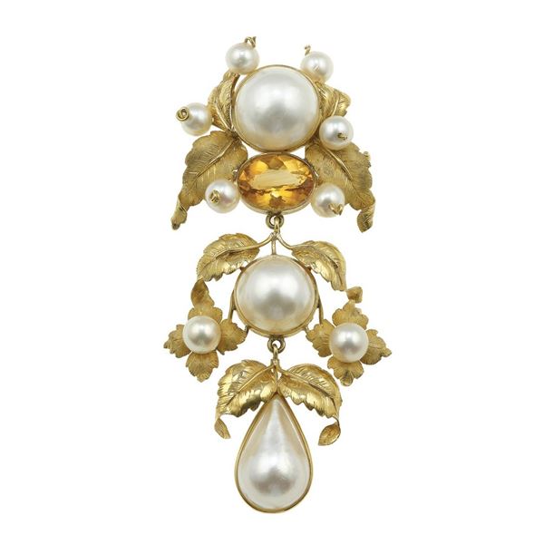 Mabè pearl and gold pendent