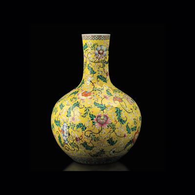 Grande Vaso in Porcellana a Smalti Policromi, Sfondo Giallo, Cina, Repubblica, XX Secolo