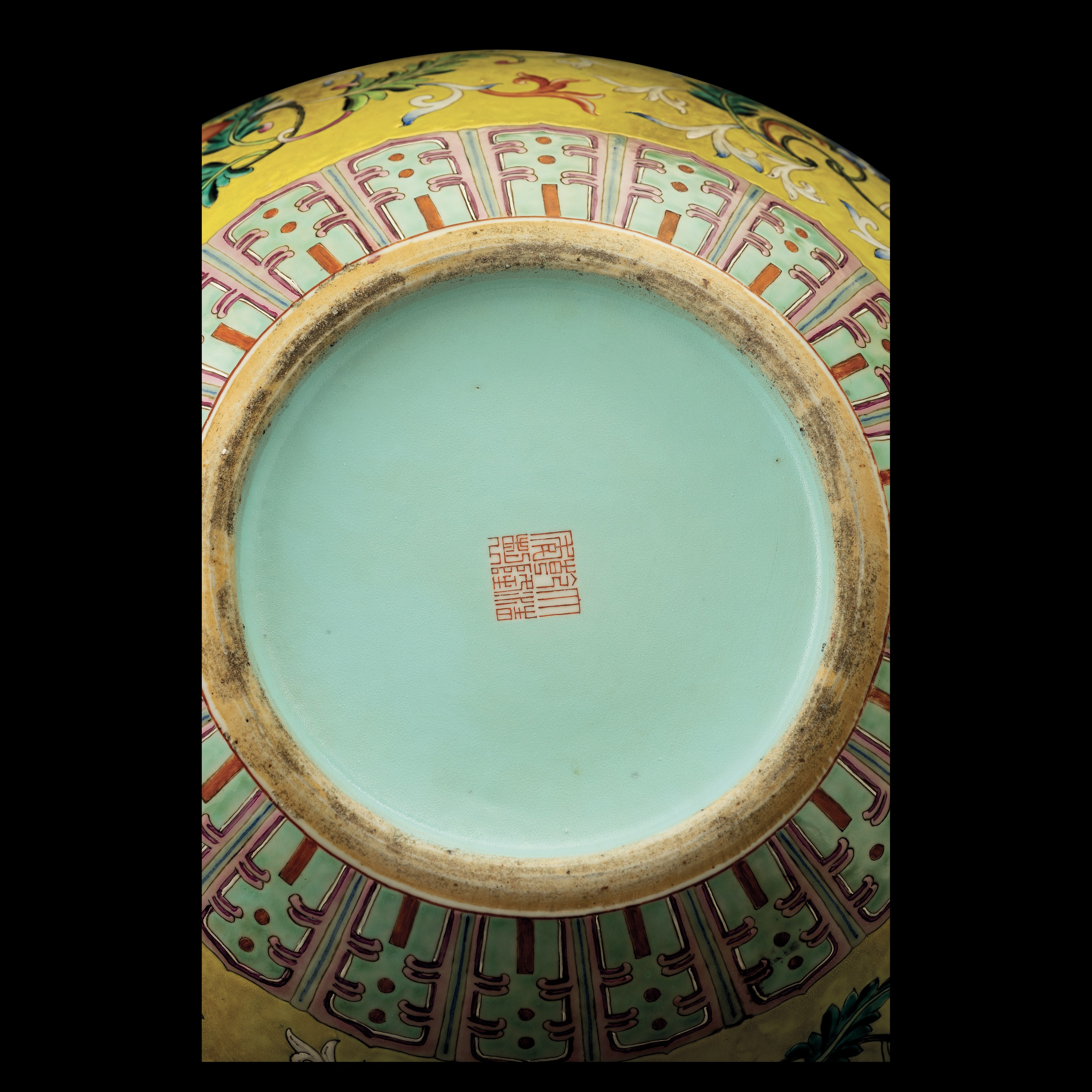 Grande Vaso in Porcellana a Smalti Policromi, Sfondo Giallo, Cina, Repubblica, XX Secolo