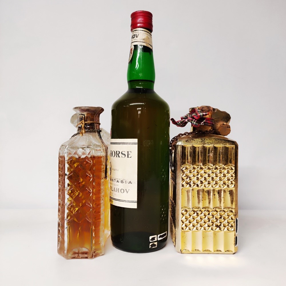 Gold Star, Black Horse, Red Hills, Scotch Whisky
