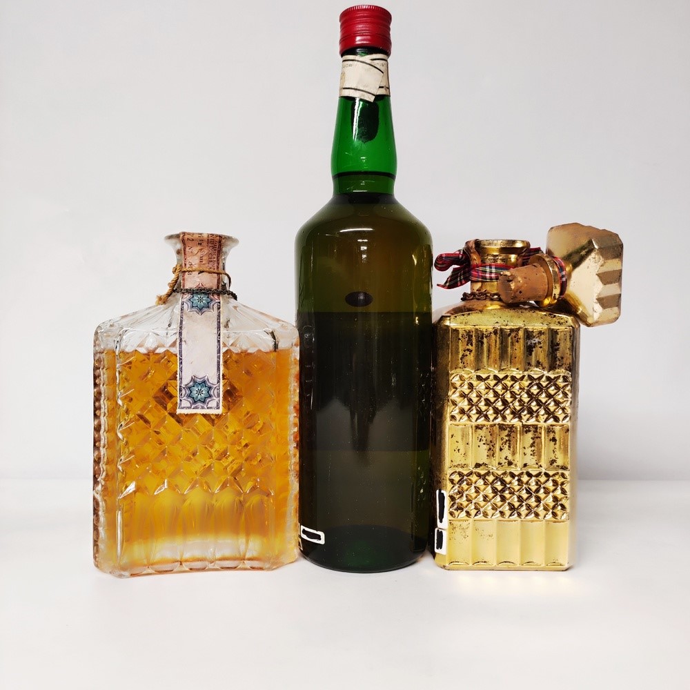 Gold Star, Black Horse, Red Hills, Scotch Whisky