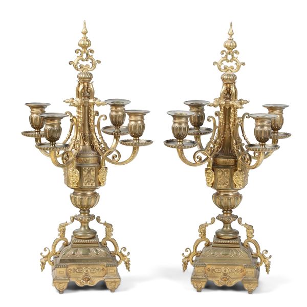 Coppia di candelabri in bronzo dorato, periodo umbertino, XIX secolo
