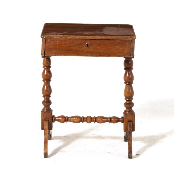 Tavolino da cucito. XIX secolo