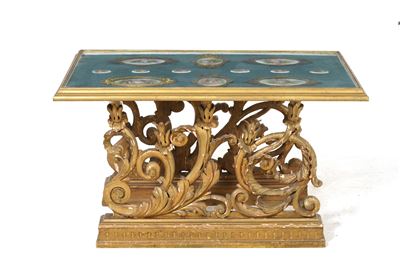 Tavolo con Base in Legno Intagliato e Dorato e Piano con Miniature in Porcellana Dipinta