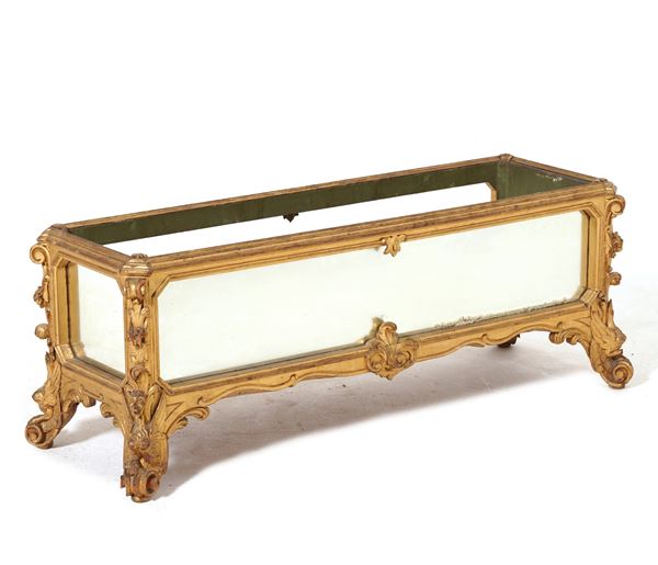 Fioriera in legno intagliato e dorato. XIX-XX secolo