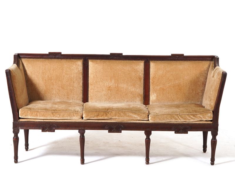 Divano a tre posti in legno intagliato. XIX secolo  - Auction Antique - Cambi Casa d'Aste