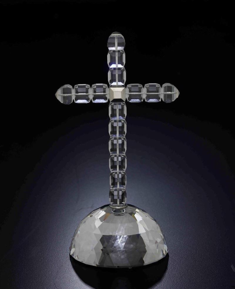 Crocifisso Swarovski “Croce sfaccettata” edizione annuale Giubileo 2000  - Asta Swarovski: Crystalized Elegance - Cambi Casa d'Aste