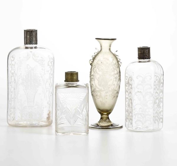 Lotto di quattro vetri diversi composto da tre bottiglie con collo in argento e un vasetto soffiato a fondo tortora. Boemia e Murano