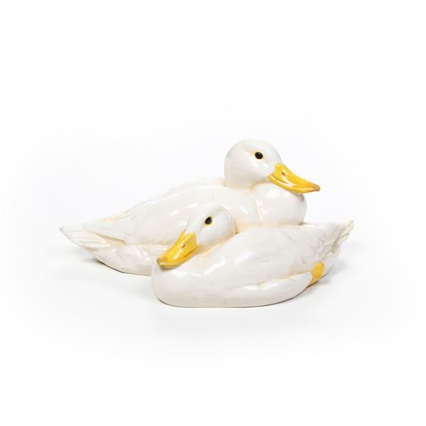 Scultura con coppia di anatre. Milano, Manifattura di Guido Cacciapuoti, 1931-1953.