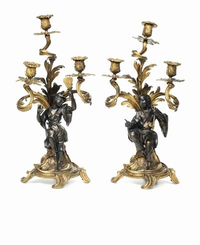 Coppia di Candelabri a Tre Fiamme in Bronzo Dorato e Patinato. Francia XIX Secolo