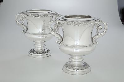 Coppia di Secchielli Portaghiaccio in Forma di Vasi a Cratere in Old Sheffield Plate. 1820 Ca.