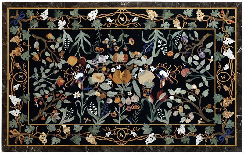 Piano in marmo intarsiato in pietre dure con motivi a fiori, frutti e volatili. Manifattura del XX secolo  - Auction Italian Mansions - Cambi Casa d'Aste