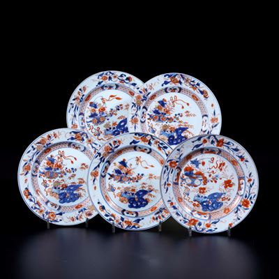 Gruppo di Quattro Piatti in Porcellana Imari, Giappone, XVIII Secolo